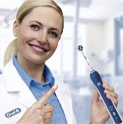 Oral B Oral-B Pro 2 2700 CrossAction - Elektrische Tandenborstel - Blauw, Wit -Modecosmetica 1197x1200 1