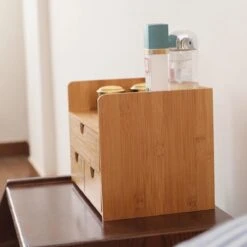 Merkloos Decopatent® Luxe Make-up Organizer Met 3 Lades - Cosmetica Organizer Make Up Met Schuiflade Bamboe Hout - Cosmeticahouder - Toren 10 Merkloos Decopatent® Luxe Make-up Organizer Met 3 Lades - Cosmetica Organizer Make Up Met Schuiflade Bamboe Hout - Cosmeticahouder - Toren -Modecosmetica 1200x1200 145