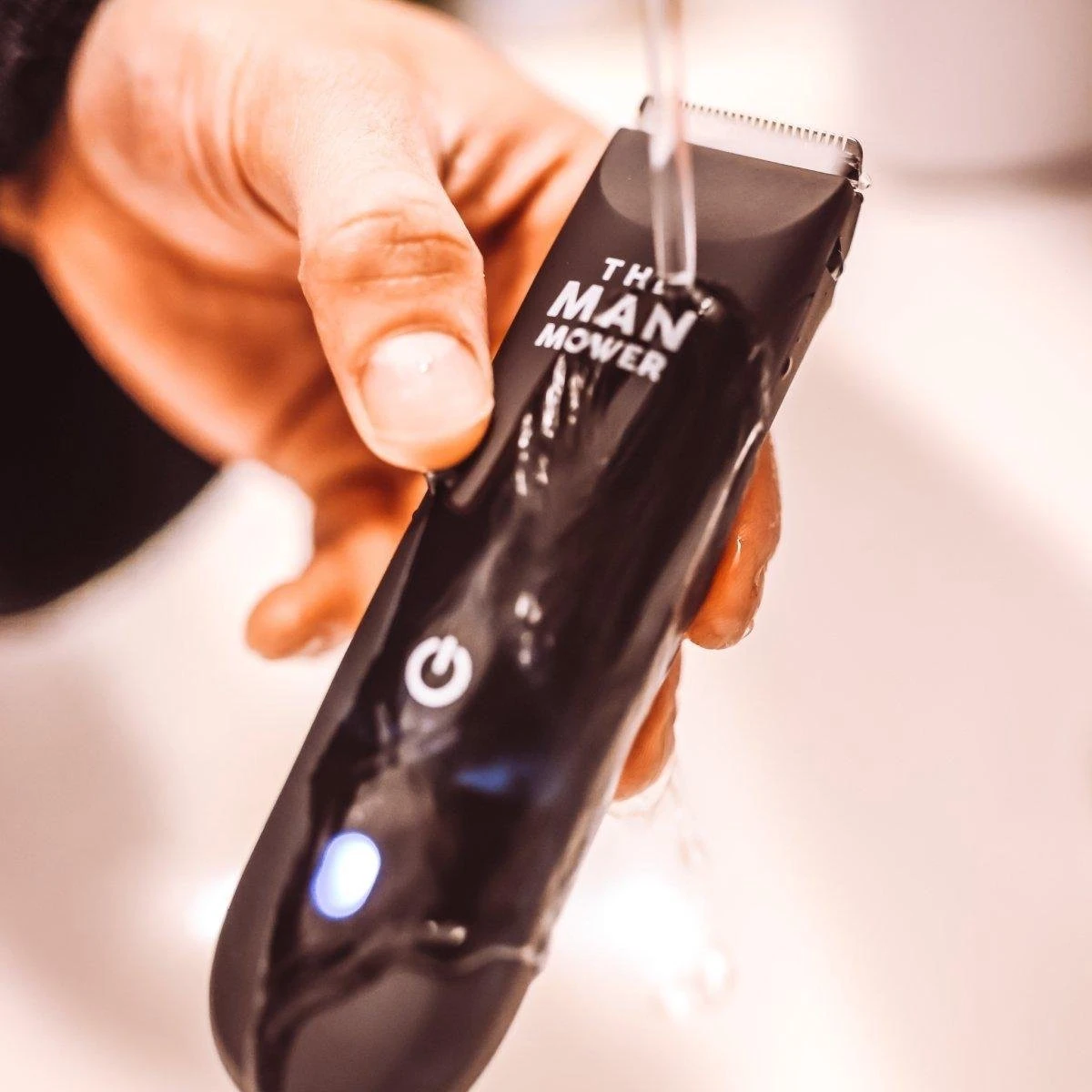 BALZY BushBuster 3.0 - Trimmer - Scheerapparaat - Haartrimmer - Bodygroomer - SafeShave Technologie - Waterdicht - Veilig Scheren - Oplaadbaar 2 BALZY BushBuster 3.0 - Trimmer - Scheerapparaat - Haartrimmer - Bodygroomer - SafeShave Technologie - Waterdicht - Veilig Scheren - Oplaadbaar - Image 2