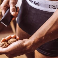 BALZY BushBuster 3.0 - Trimmer - Scheerapparaat - Haartrimmer - Bodygroomer - SafeShave Technologie - Waterdicht - Veilig Scheren - Oplaadbaar 22 BALZY BushBuster 3.0 - Trimmer - Scheerapparaat - Haartrimmer - Bodygroomer - SafeShave Technologie - Waterdicht - Veilig Scheren - Oplaadbaar -Modecosmetica 1200x1200 379