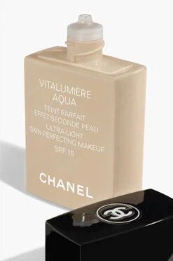 Chanel Vitalumiere Aqua Foundation - 30 Beige - SPF15 - 30 Ml 18 Chanel Vitalumiere Aqua Foundation - 30 Beige - SPF15 - 30 Ml -Modecosmetica 800x1200 3