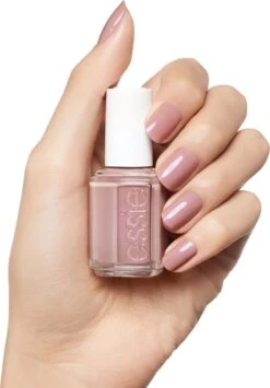 Essie 40 Demeure Vixen - Lila Taupe - Nagellak 25 Essie 40 Demeure Vixen - Lila Taupe - Nagellak -Modecosmetica 836x1200 2