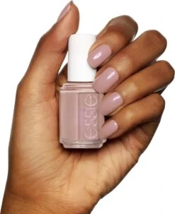 Essie 40 Demeure Vixen - Lila Taupe - Nagellak 27 Essie 40 Demeure Vixen - Lila Taupe - Nagellak -Modecosmetica 977x1200 2